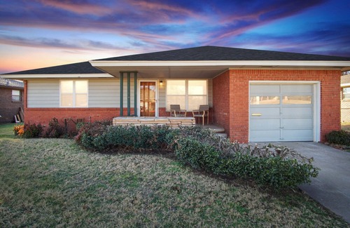 Springdale House | Cozy Mid-Century Modern Home