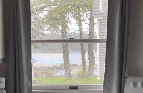 South Thomaston Cottage | Cozy Mid-Coast Maine Cottage-steps from the beach!
