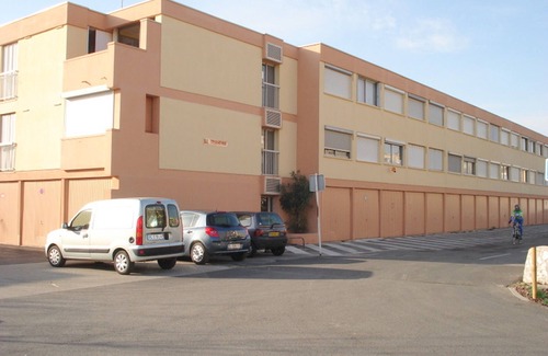 Balaruc-les-Bains Apartment | Cozy Mini-Studio Near Thermal Baths, Lake, and Shops, A/C, Wifi, NW Facing.