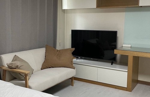Banpo-dong Apartment | Cozy Minimalist-Close to Hotspots-7 min to subway