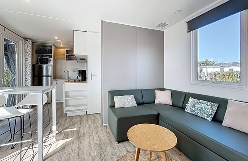 Jullouville House | Cozy Mobile Home, 4p, 200m to Beach, Pool, Fitness, Parking