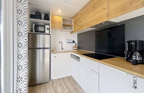 Jullouville House | Cozy Mobile Home, 4p, 200m to Beach, Pool, Fitness, Parking