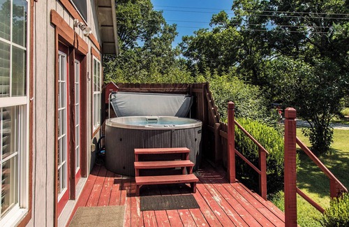 Eagle Rock Cabin | Cozy Mockingbird Cottage