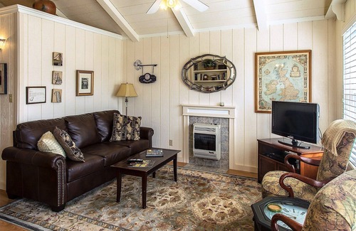 Eagle Rock Cabin | Cozy Mockingbird Cottage