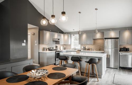St-Adolphe-d'Howard Ski Chalet | Cozy Modern Chalet in the North