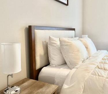 Loughman Apartment | Cozy Modern 1 Bedroom Apartment
