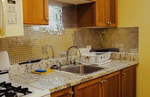 Northwest Point Bed & Breakfast | Cozy Modern Apartment -Close to Beaches, Dive Centers- 4 minutes away