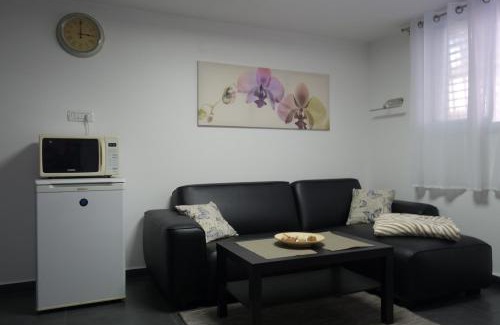 Netanya Apartment | Cozy modern apartment near the sea in city center