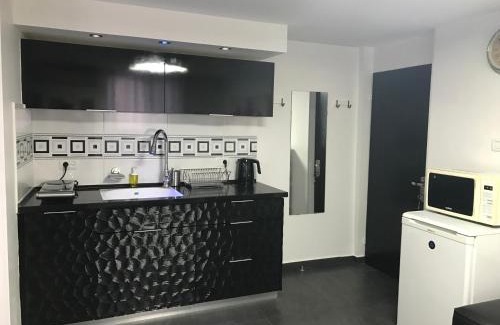 Netanya Apartment | Cozy modern apartment near the sea in city center