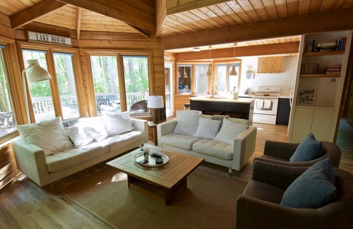 Grand Bend Cottage | Cozy + Modern