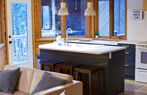Grand Bend Cottage | Cozy + Modern