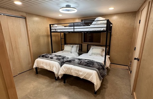 Hyner Cabin | Cozy modern cabin in the woods. 5+ acres. 16 min's to Hyner. 1hr PSU. EV CHARGER