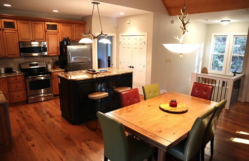 Nellysford Cabin | Cozy Modern Cabin near Wintergreen and Bold Rock