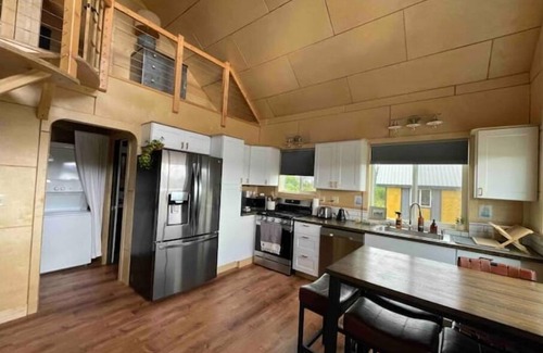 Homer House | Cozy Modern Cabin with a View