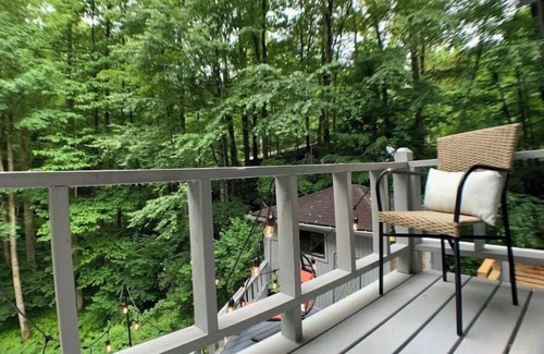 Valley Bend Cabin | Cozy, Modern Camp nestled near Audra State park.