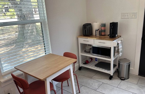 Southside Cottage | Cozy Modern Casita Getaway Near Lackland AFB