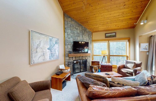 Central Vermont- Killington Apartment | Cozy Modern Comfort