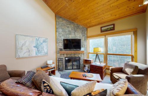 Central Vermont- Killington Apartment | Cozy Modern Comfort