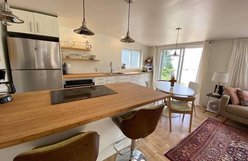 Inverhuron Cottage | Cozy modern cottage on the beach