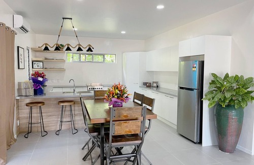Apia House | Cozy, Modern, Executive Home 5 minutes from Apia town area