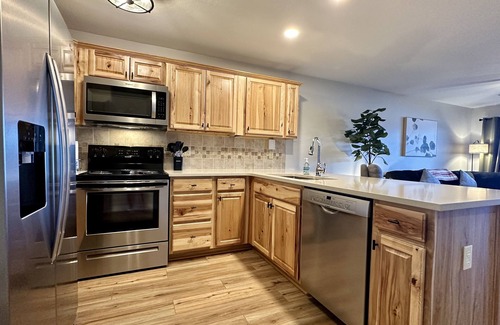 Dillon Condo | Cozy, Modern Lakeside Condo