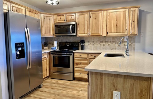 Dillon Condo | Cozy, Modern Lakeside Condo