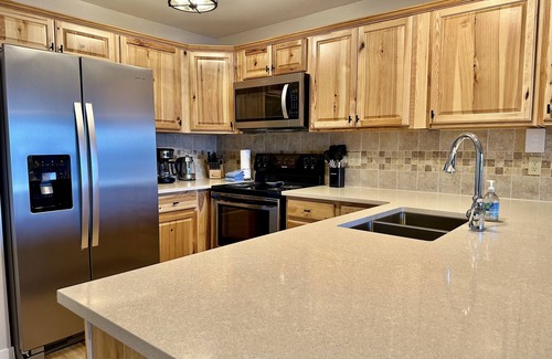 Dillon Condo | Cozy, Modern Lakeside Condo