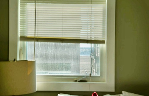 Los Angeles County Condo | Cozy & Modern on the BEACH