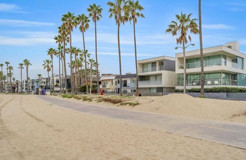 Los Angeles County Condo | Cozy & Modern on the BEACH