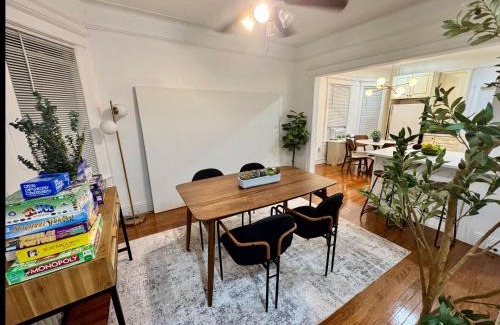The Heights House | Cozy Modern Room - 20 min NYC