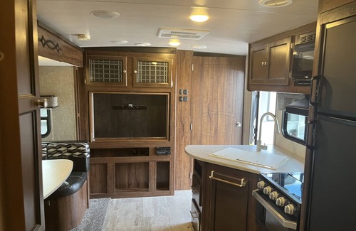 Sun Bay South House | Cozy Modern Trailer in the Heart of South Tampa