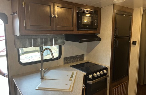 Sun Bay South House | Cozy Modern Trailer in the Heart of South Tampa