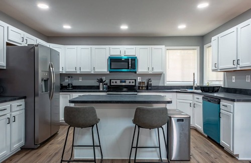 New Castle House | Cozy Modern Villa Sum