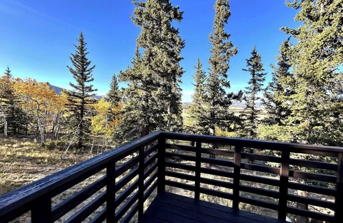 Warm Springs House | Cozy Moose Grove: ski, hike, fish & relax