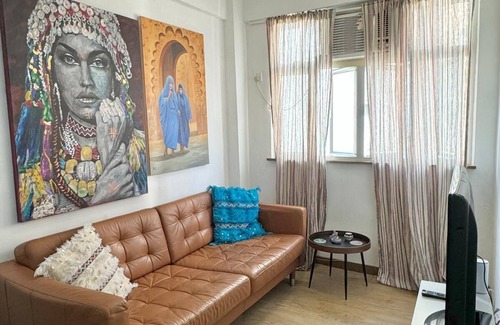 Sheung Wan Apartment | Cozy Moroccan Home in Central