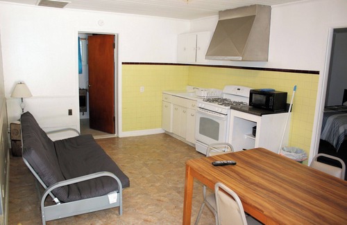 Almo Hotel | Cozy Motel Room With Lake Access