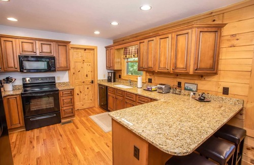 Beech Mountain Cabin | Cozy Mountain Cabin near Ski Resort