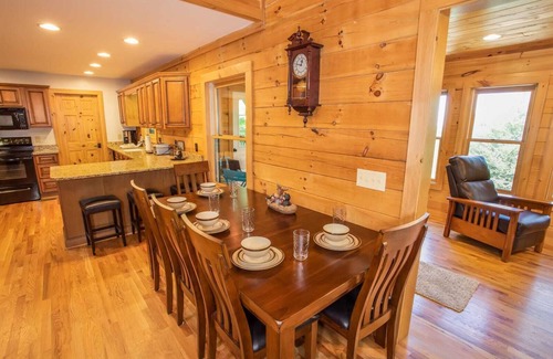 Beech Mountain Cabin | Cozy Mountain Cabin near Ski Resort