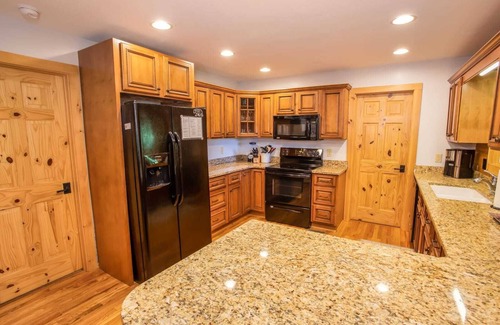 Beech Mountain Cabin | Cozy Mountain Cabin near Ski Resort
