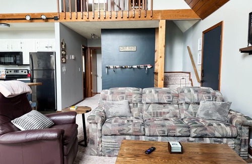 Canaan Valley Cabin | Cozy Mountain Cabin - Firepit & 5 min from Hiking!