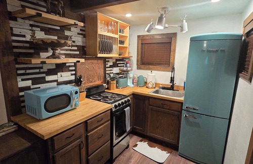 Ruidoso Cabin | Cozy mountain cabin +hot tub+1 min from Midtown downtown in Ruidoso pet friendly