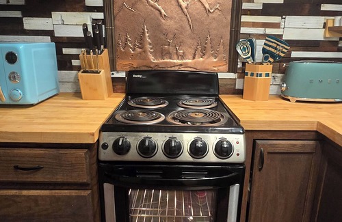 Ruidoso Cabin | Cozy mountain cabin +hot tub+1 min from Midtown downtown in Ruidoso pet friendly