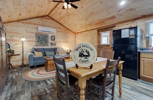 Stanton Cabin | Cozy Mountain Cabin near Red River Gorge, Hollerwood and more! Pet Friendly