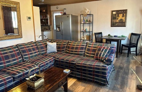 Jasper Cabin | Cozy mountain cabin on 15 acre Animal Sanctuary
