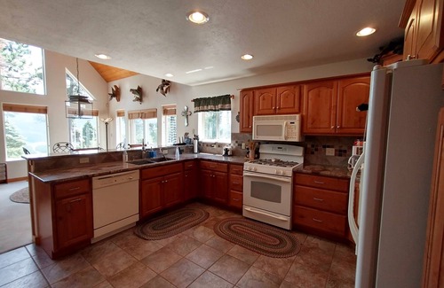 Angel Fire House | Cozy Mountain Chalet with Incredible Views!