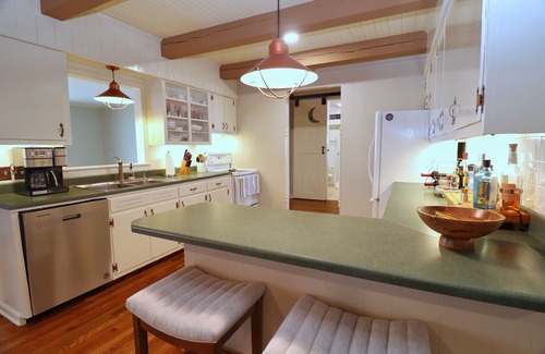 Boone Cottage | Cozy mountain cottage off the Blue Ridge Parkway with Grandfather Mountain views