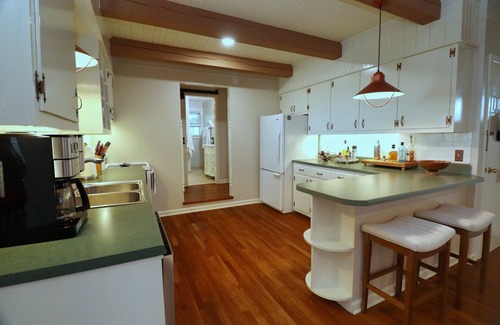 Boone Cottage | Cozy mountain cottage off the Blue Ridge Parkway with Grandfather Mountain views