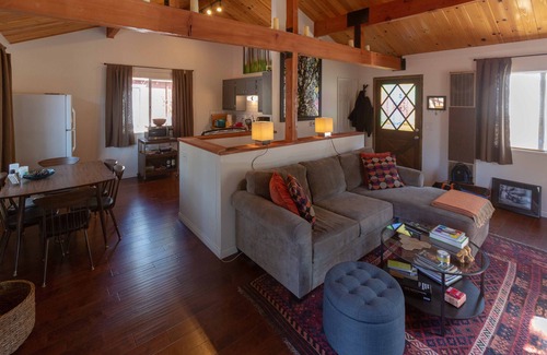 Arrowbear Lake Cabin | Cozy Mountain Getaway in Arrowbear Lake, minutes from ski resorts. Pet-Friendly!