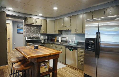 Jay House | Cozy mountain home near skiing and hiking