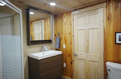 Jay House | Cozy mountain home near skiing and hiking